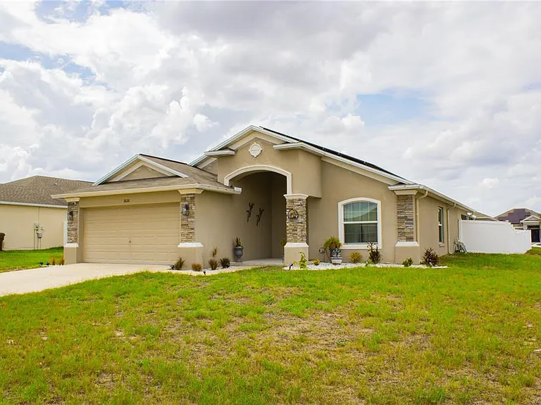 2628 Sunset Cir — Photo 3