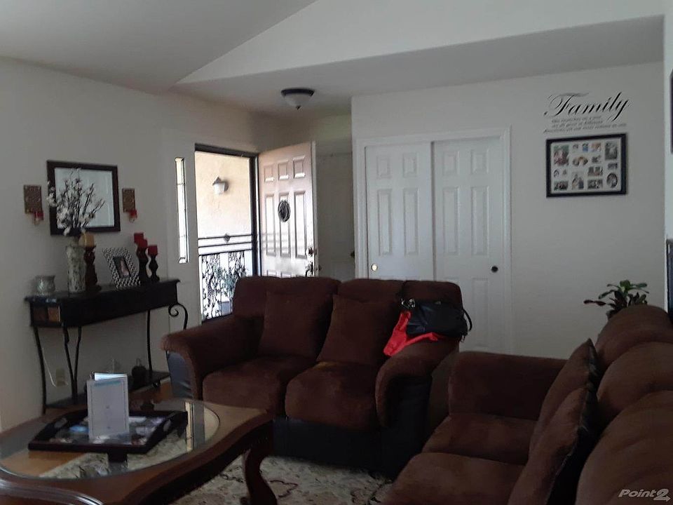 2nd image of 2069 Larchmont Cir