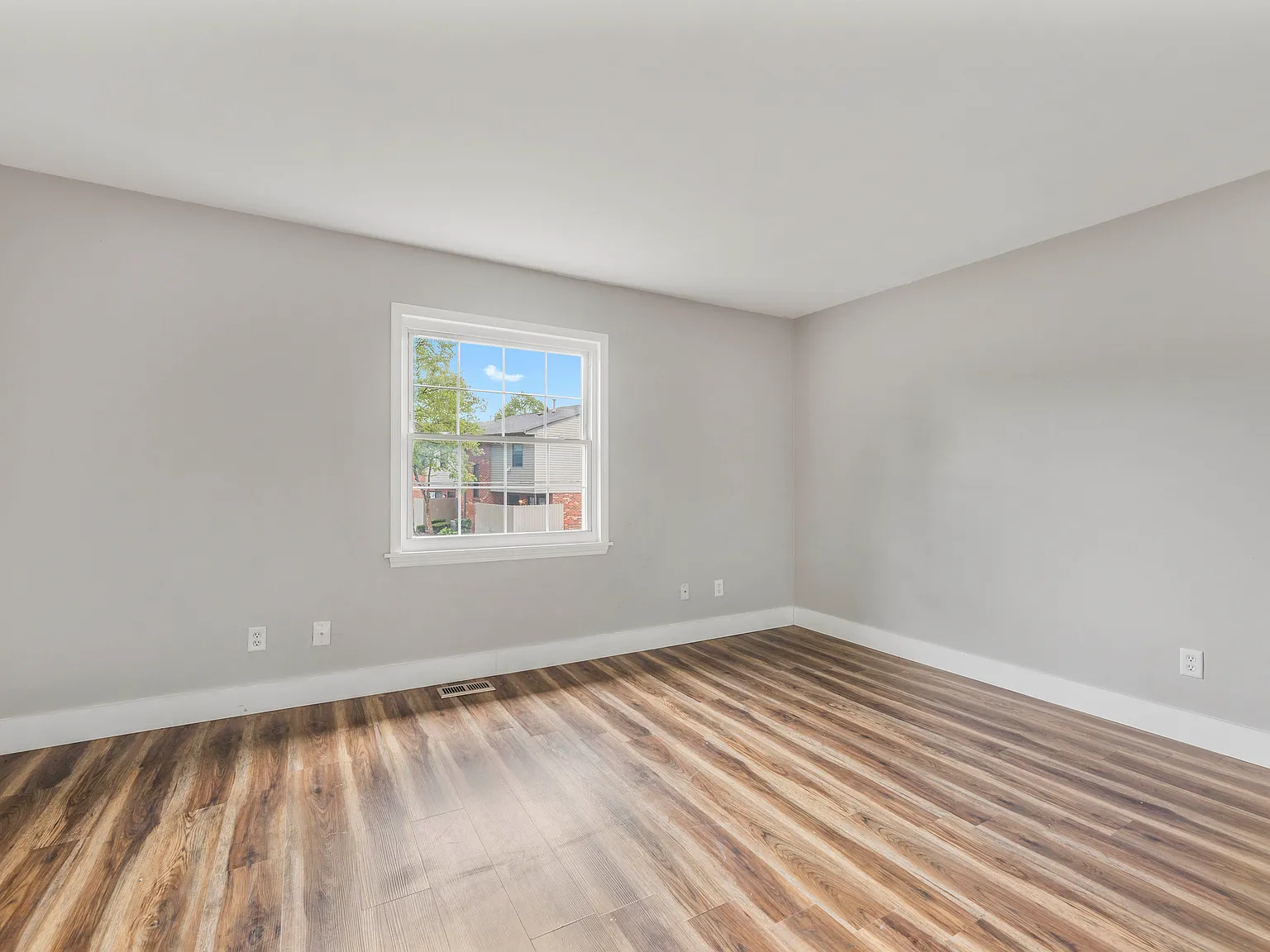 Hofam 442 Barnett — Photo 2
