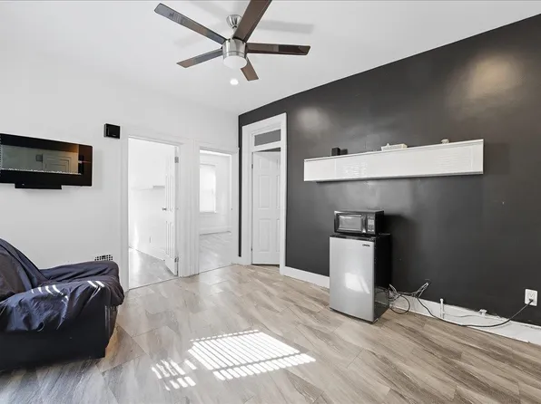 301 Ege Avenue image 11 of 16