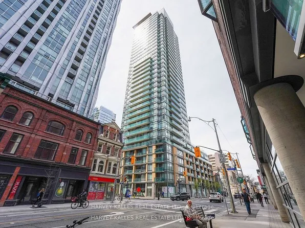 18 Yorkville Ave, Toronto, ON