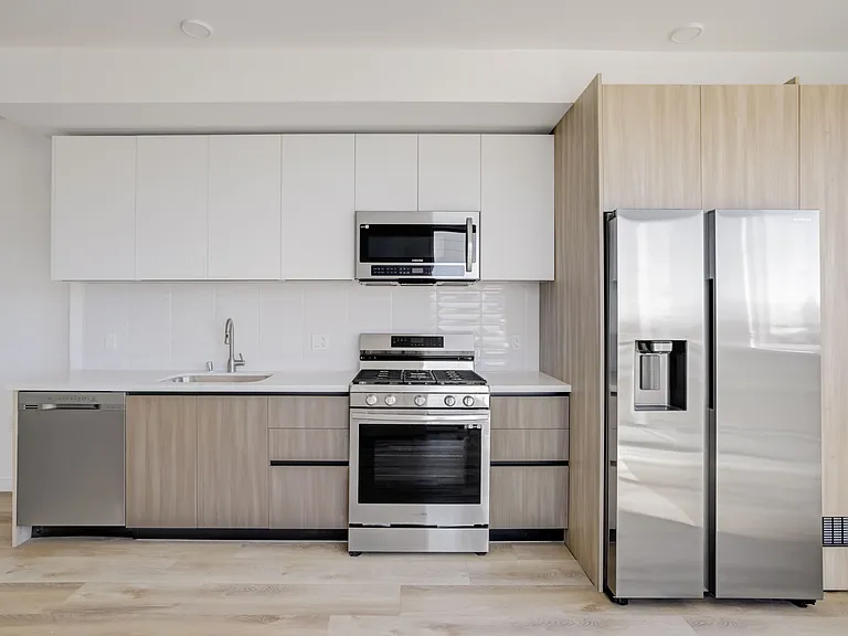 Fairfax Apartments — Photo 71