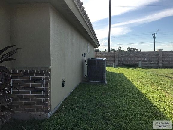 2nd image of 1161 Fairway Ln