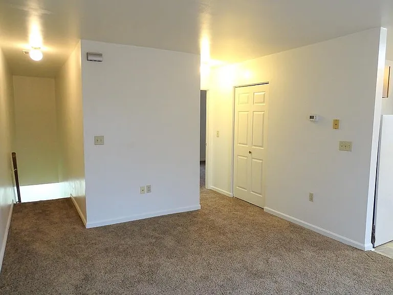 79 Hilldale Dr — Photo 4