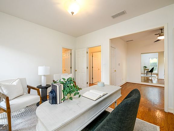 2nd image of 1560 Oak Park Cv