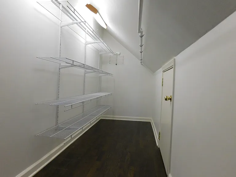 1524 Emmons Ave — Photo 11
