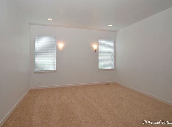 4th image of 328 Foxford Dr