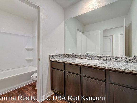 4th image of 413 Riverdale Dr