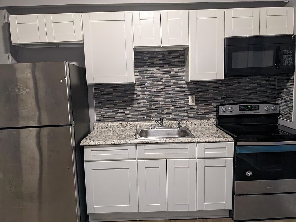 1st image of 517 N Montford Ave