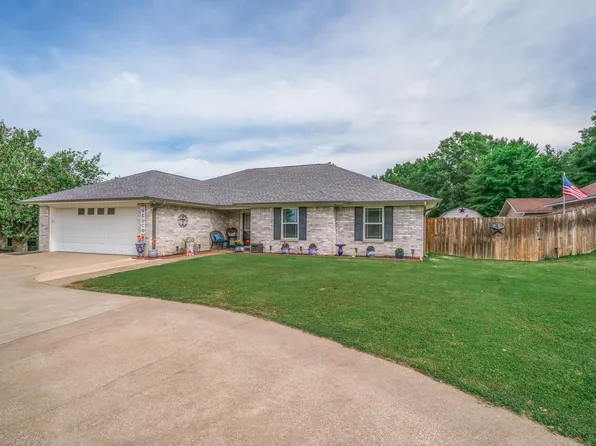 100 Kellifield Dr, Henderson, TX 75654