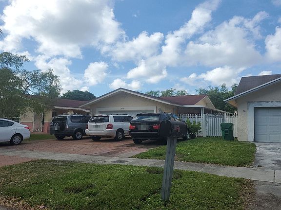 2nd image of 20506 NE 9th Pl