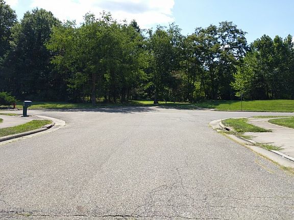 5th image of 232 Schoenbrunn Dr NE