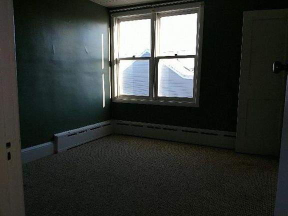 4th image of 629 Pine Hill St