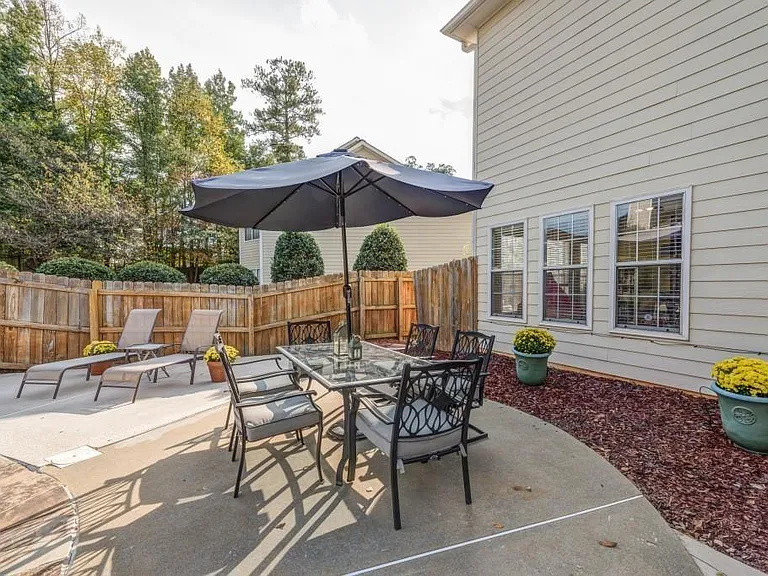 2020 Chelton Way SE — Photo 38