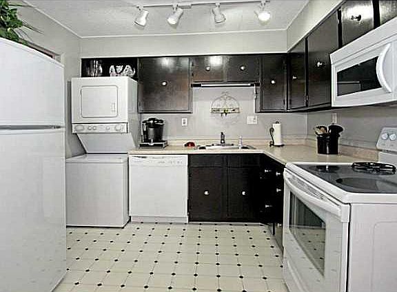 4th image of 3742 Lakepointe Dr