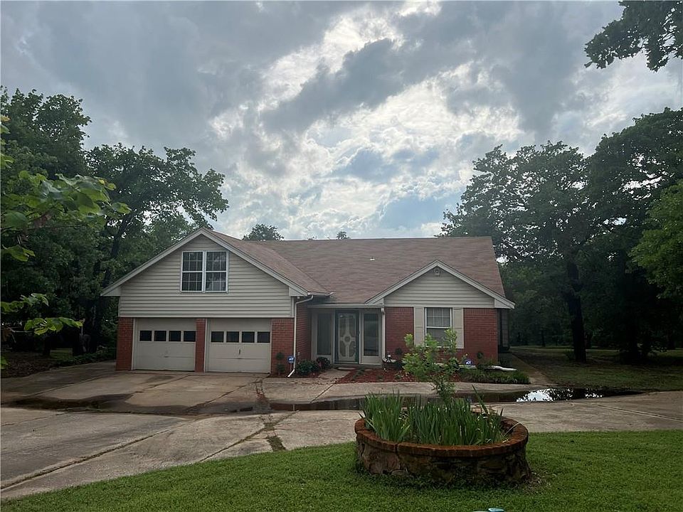 1st image of 3001 N Dogwood Dr