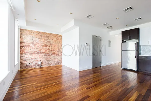 Rented by R New York | media 8