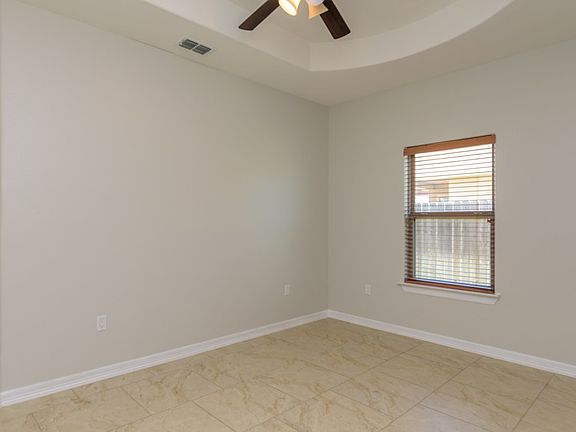 5th image of 28 Bethpage Dr