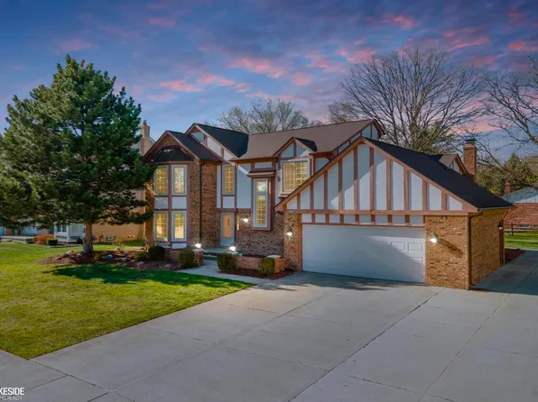 2349 Hidden Trail Dr, Sterling Heights, MI 48314