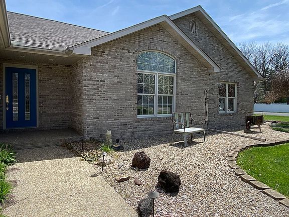3rd image of 2 Brantley Ct