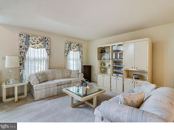 5th image of 853 Bullen Dr
