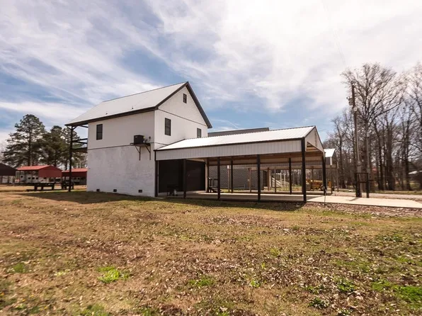 74 Blue Herring Dr, Decaturville, TN 38329