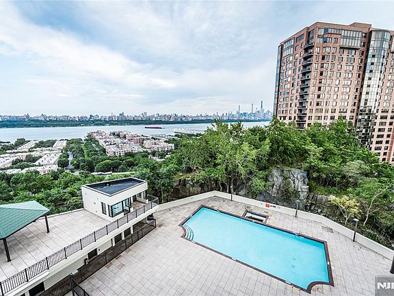 4th image of 250 Gorge Rd APT 8C