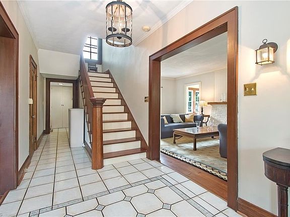 3rd image of 2914 Meadowbrook Blvd