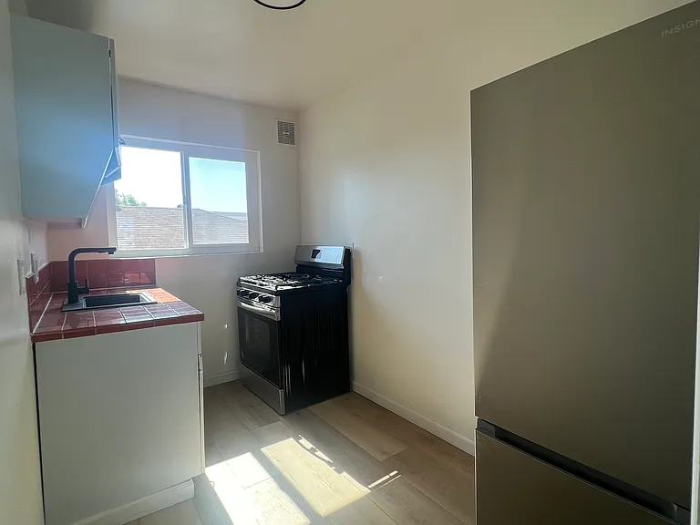 3185 Madison Ave #10 — Photo 5