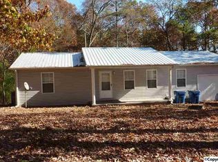 810 School Cir SW, Arab, AL 35016