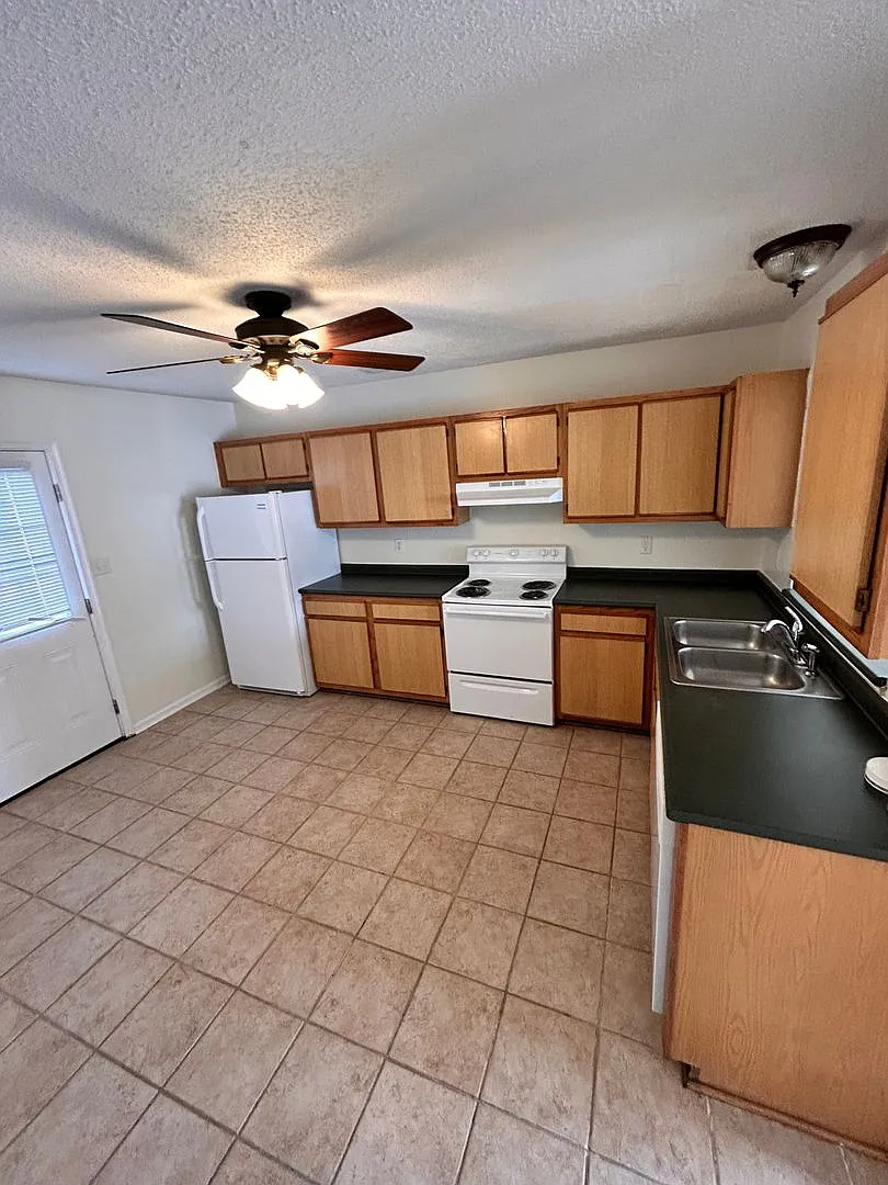 Townhome!! — Photo 3
