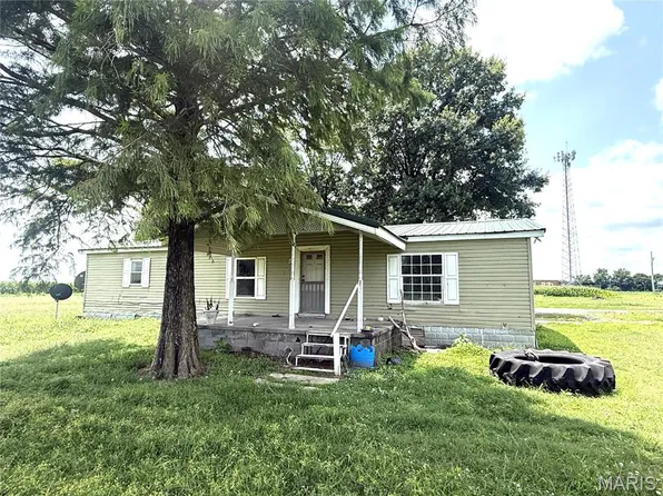 2700 E 7th St, Caruthersville, MO 63830