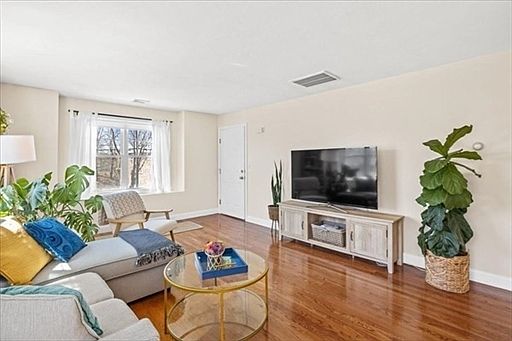 1st image of 468 Sea St #468