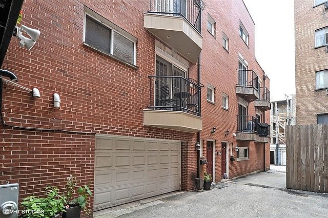 1st image of 533 W Oakdale Ave APT 1R