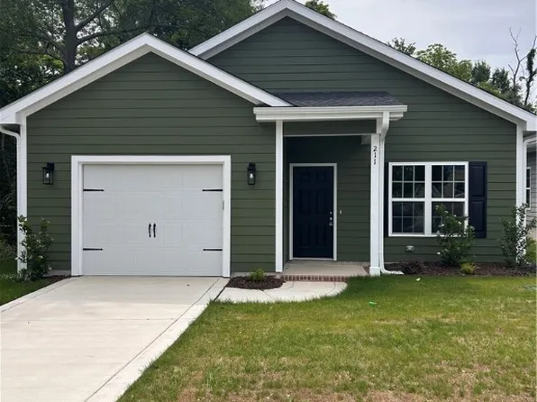 211 Elizabeth St, Spring Lake, NC 28390