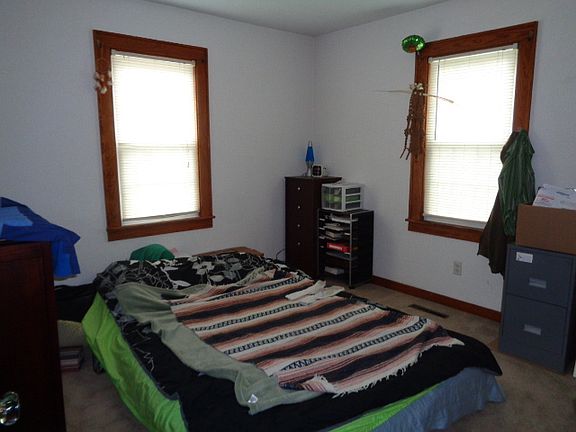 5th image of 400 Thompson St