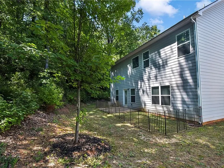 2099 Easterwood Ter — Photo 29