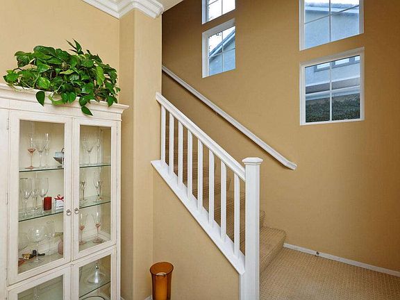 3rd image of 390 Arbor Ct