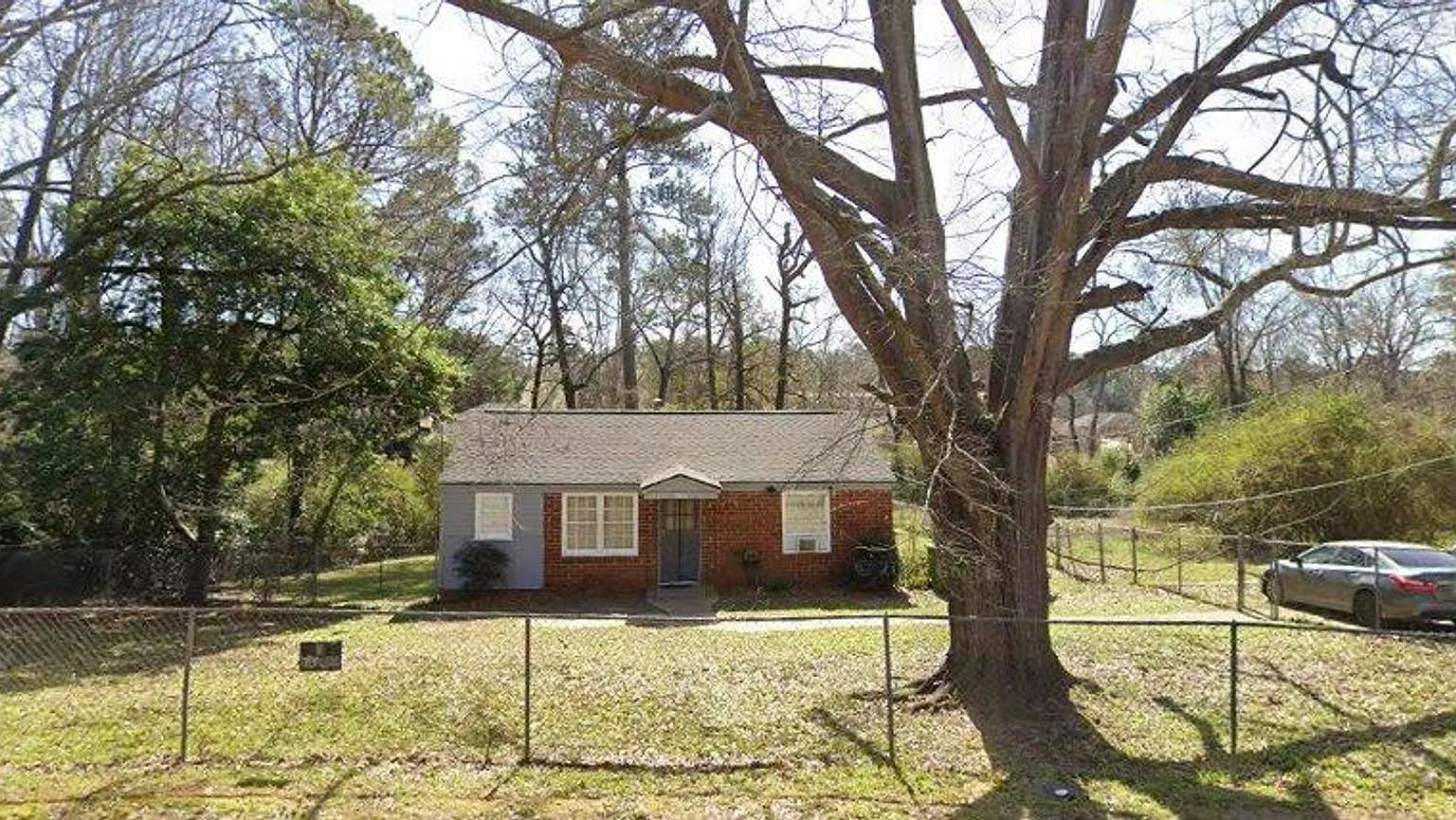 North Columbus Cottage on almost an ACRE fenced 2 Bedrooms 1 Bath with bonus room — Photo 1