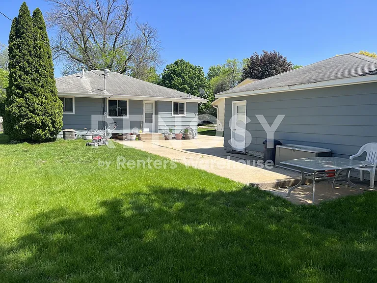 7404 Queen Ave S — Photo 20