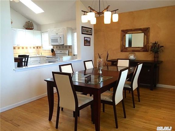 4th image of 43 Westminster Dr