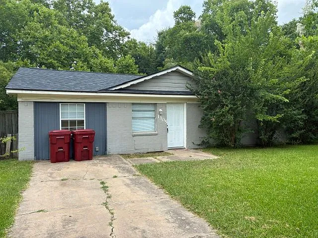 1305 Churchill Way