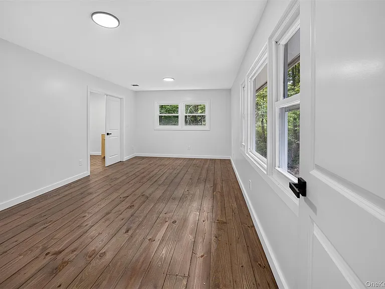 179 Roosevelt Rd — Photo 23