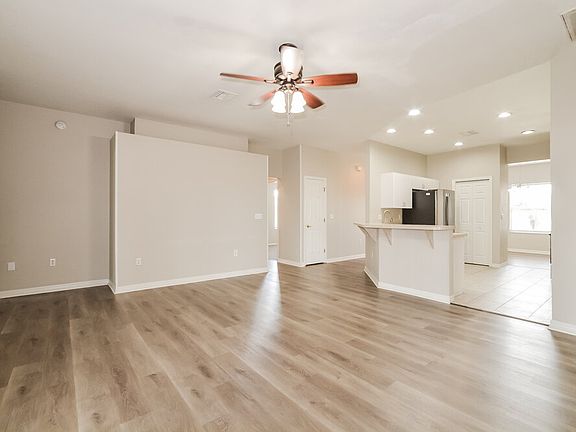 4th image of 292 Cloverdale Rd