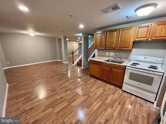 3rd image of 9615 Huxley Dr