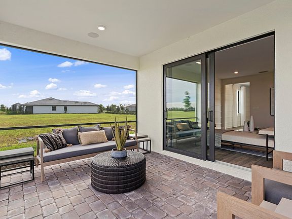 Screened-in lanai, outdoor space for you to enjoy with family or friends