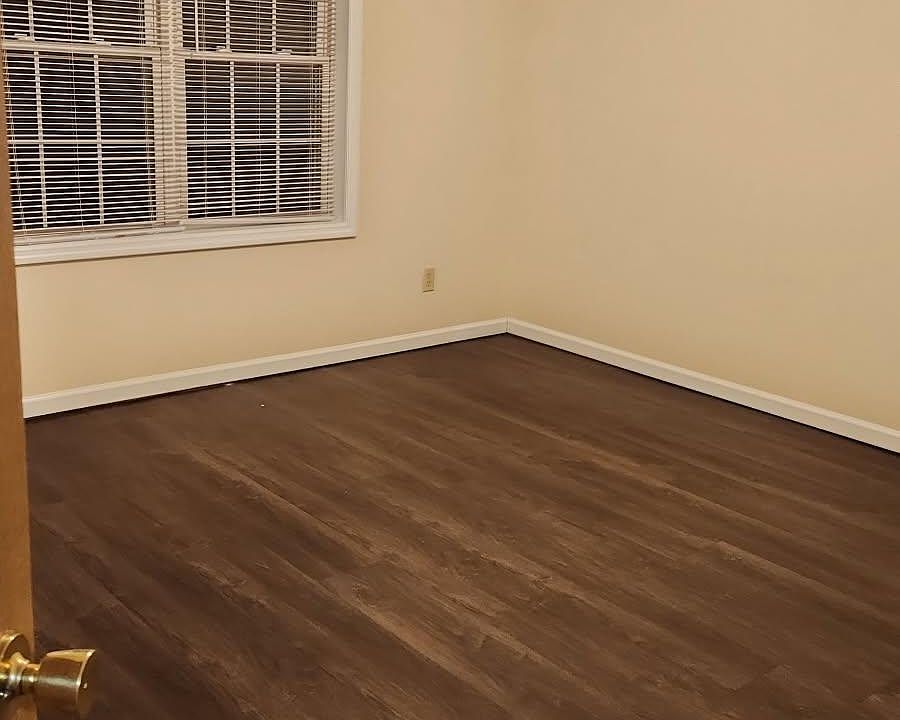 Large Master Bedroom W/ 2 Large Closets and Full Bathroom.