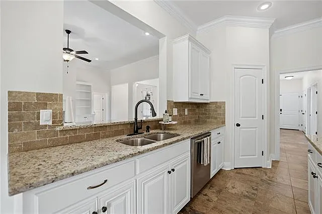 8929 Greenleaves Dr — Photo 9