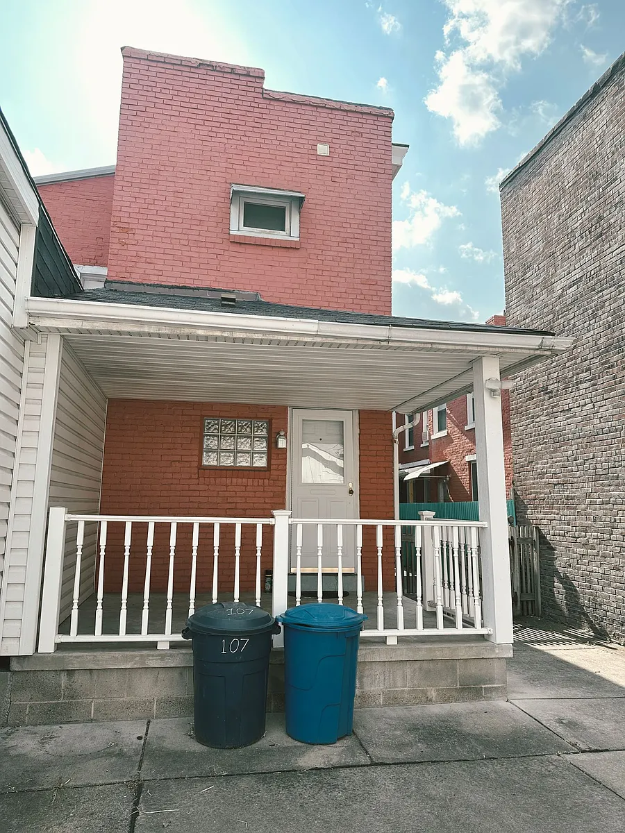 Building Photo - 107 S 13th St #2