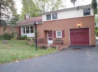 2585 Eastwood Dr, York, PA 17402